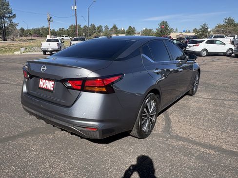 Used 2024 Nissan Altima 2.5 SV image 12