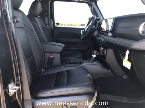 New 2025 Jeep Gladiator Sport image 20