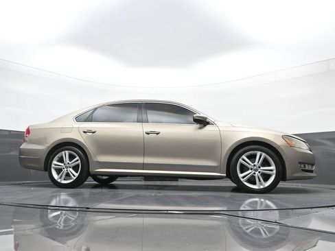 Used 2015 Volkswagen Passat TDI SEL Premium FWD image 28