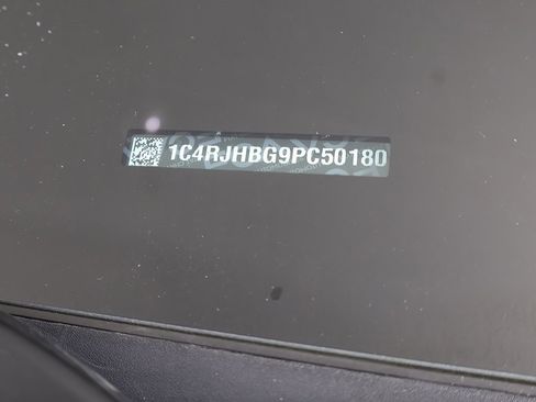 Used 2023 Jeep Grand Cherokee Limited w/ Black Appearance Package image 51