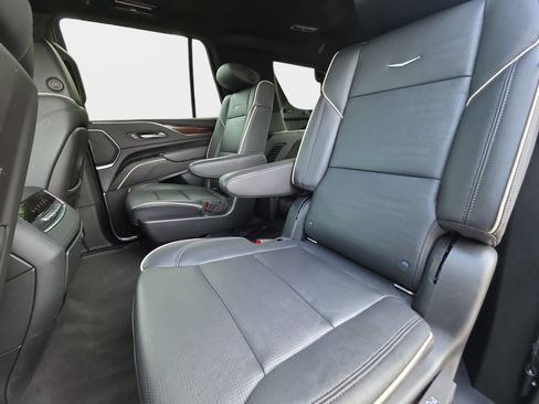 Used 2022 Cadillac Escalade Premium Luxury w/ LPO, Radiant Package AWD/4WD image 15