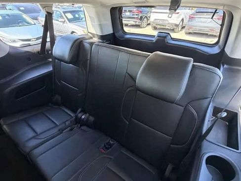 Used 2018 Chevrolet Suburban LT RWD image 9