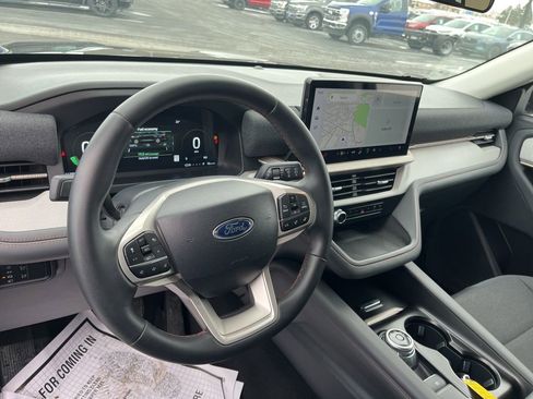Used 2025 Ford Explorer Active image 10