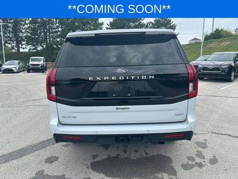 Used 2025 Ford Expedition Max Active AWD/4WD image 6
