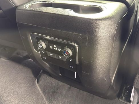 Used 2025 Chevrolet Suburban Premier image 33