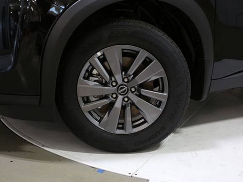 New 2025 Nissan Pathfinder SV image 2