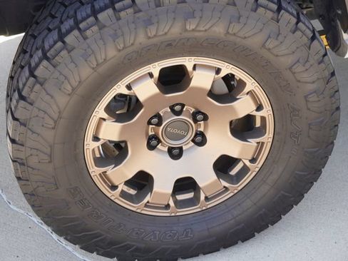 Used 2025 Toyota 4Runner SR5 AWD/4WD image 11