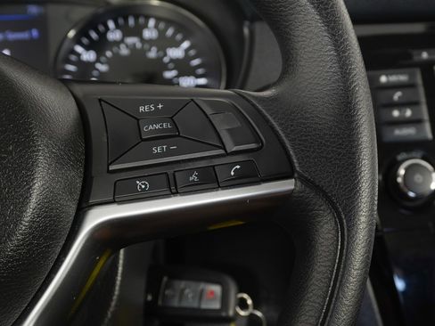 Used 2018 Nissan Rogue S FWD image 19