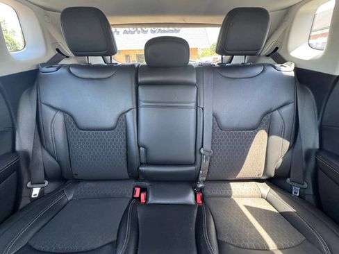 Used 2019 Jeep Compass Latitude w/ Cold Weather Group AWD/4WD image 33