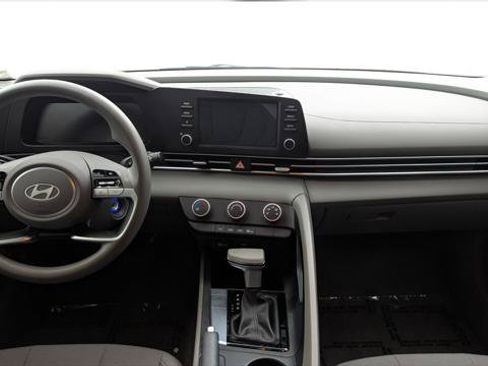 Used 2025 Hyundai Elantra SE FWD image 26