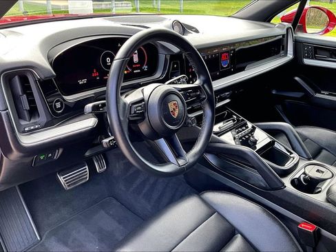 Used 2024 Porsche Cayenne AWD/4WD image 19