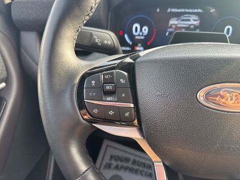 Certified 2025 Ford Explorer Platinum w/ LUX Leather Package image 10