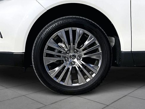 Used 2021 Toyota Venza Limited image 10