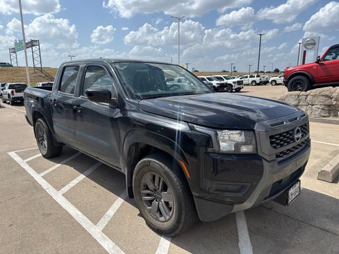 Used 2025 Nissan Frontier SV RWD image 3