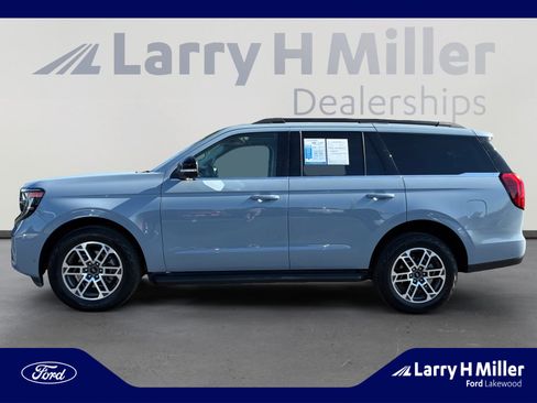 Used 2025 Ford Expedition Active AWD/4WD image 2