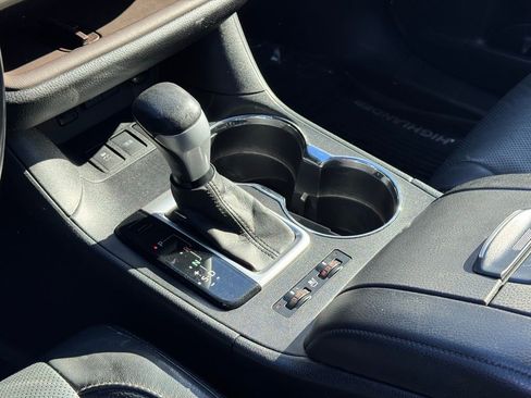 Used 2017 Toyota Highlander Limited image 23