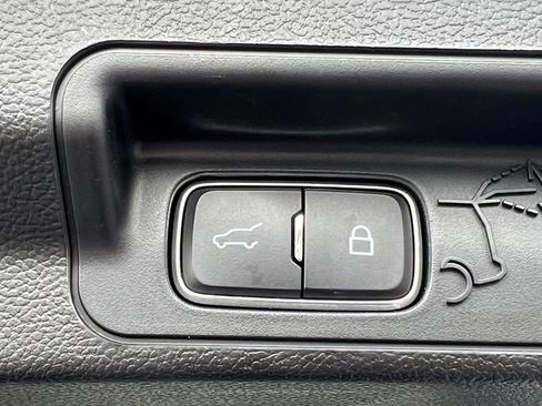 Used 2023 Ford Explorer XLT w/ Equipment Group 202A AWD/4WD image 43