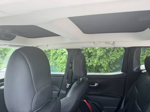 Used 2016 Jeep Renegade Trailhawk w/ Premium Trailhawk Package AWD/4WD image 10