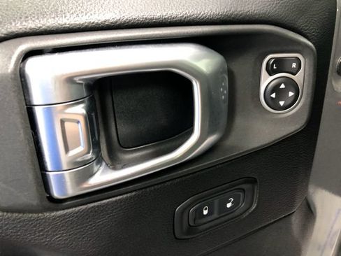 Used 2019 Jeep Wrangler Unlimited Sahara w/ LED Lighting Group AWD/4WD image 14