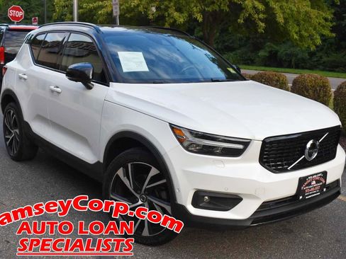 Used 2019 Volvo XC40 T5 R-Design AWD/4WD image 1