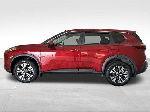 Used 2023 Nissan Rogue SV image 2