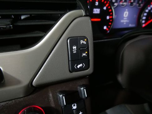 Used 2016 GMC Yukon Denali w/ Open Road Package image 18