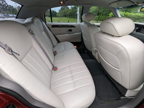 Used 1998 Lincoln Town Car Executive image 17
