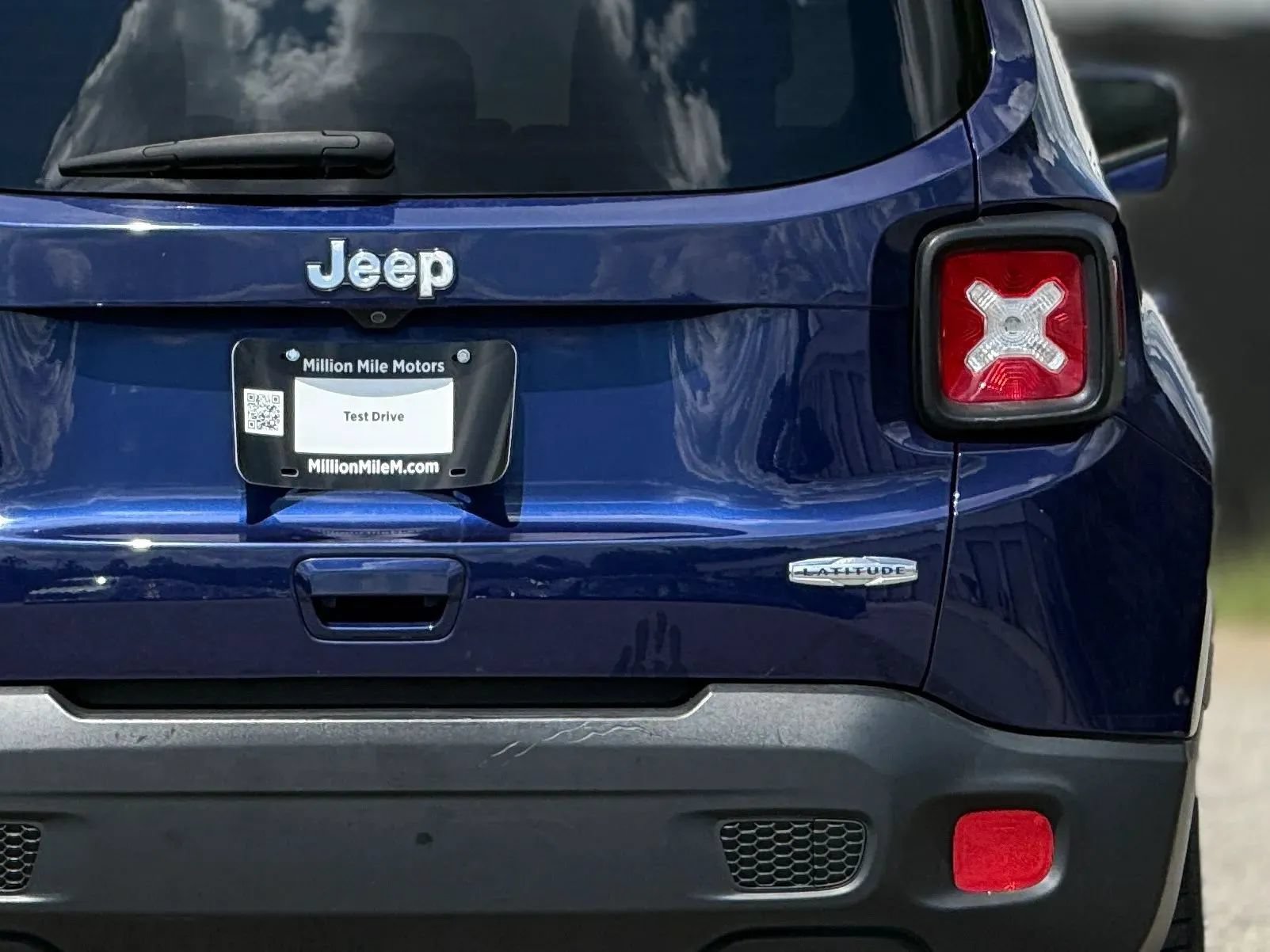 Used 2018 Jeep Renegade Latitude w/ Cold Weather Group AWD/4WD image 14