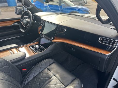 Used 2022 Jeep Grand Wagoneer Series III image 39