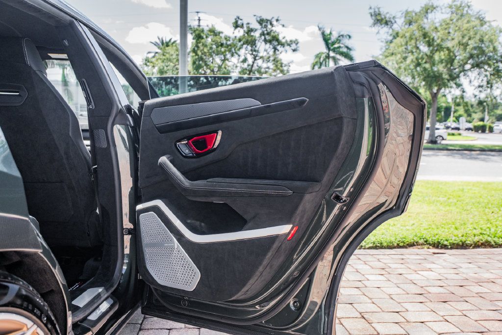 Used 2024 Lamborghini Urus Performante AWD/4WD image 47