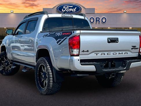 Used 2017 Toyota Tacoma TRD Sport AWD/4WD image 2