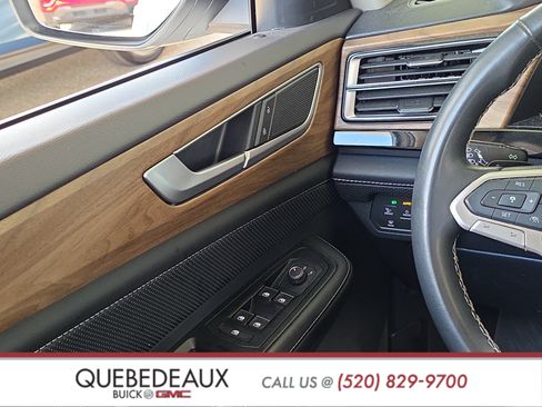 Used 2024 Volkswagen Atlas SE AWD/4WD image 16