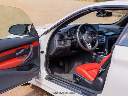 Used 2015 BMW M4 Convertible image 38