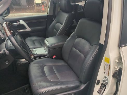 Used 2016 Toyota Land Cruiser w/ Four Season Floor Mat Package AWD/4WD image 9