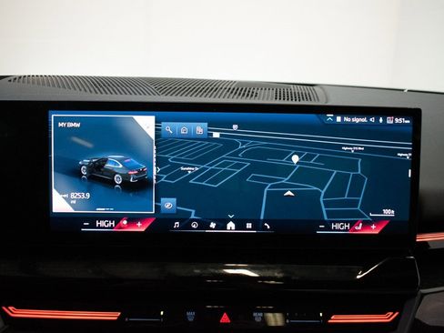 Certified 2025 BMW 530i xDrive 530i xDrive w/ Premium Package image 15