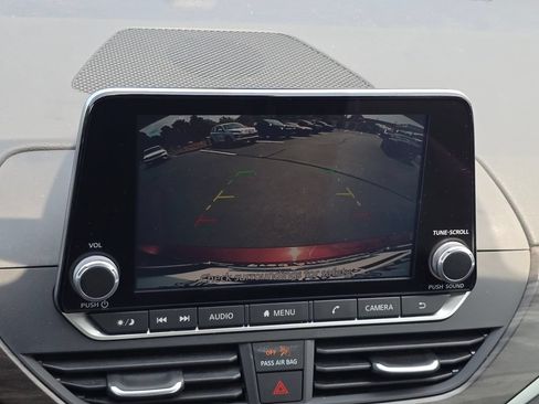 Used 2025 Nissan Altima 2.5 SV FWD image 15