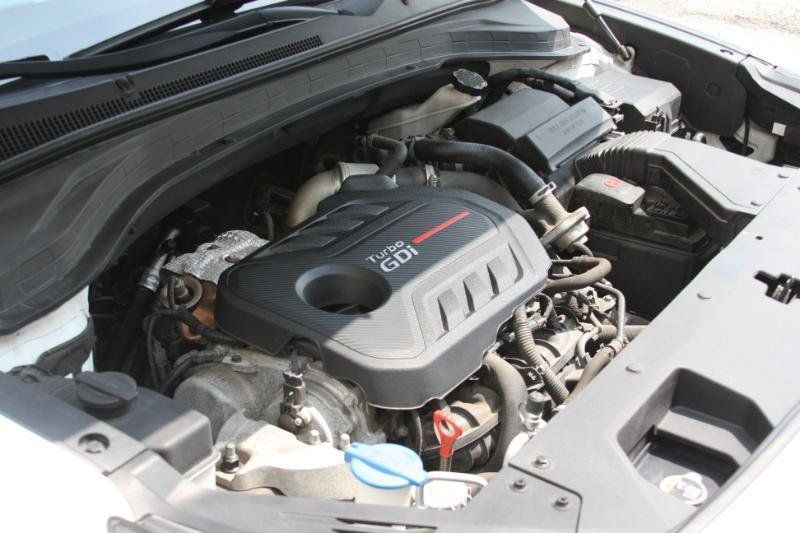 Used 2019 Hyundai Santa Fe Limited AWD/4WD image 18