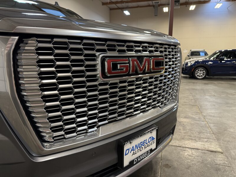 Used 2021 GMC Yukon Denali w/ Denali Premium Package AWD/4WD image 12