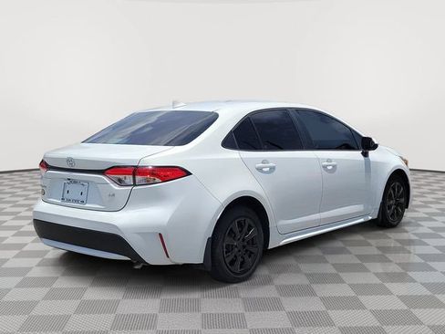 Used 2022 Toyota Corolla LE FWD image 5