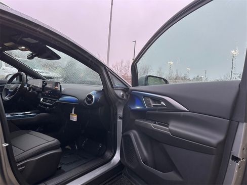 New 2026 Chevrolet Equinox EV LT image 11