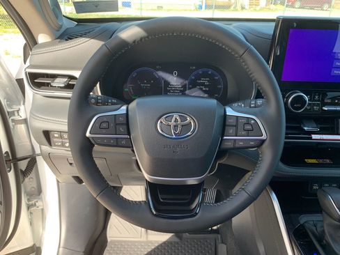 New 2026 Toyota Highlander Platinum AWD/4WD image 28