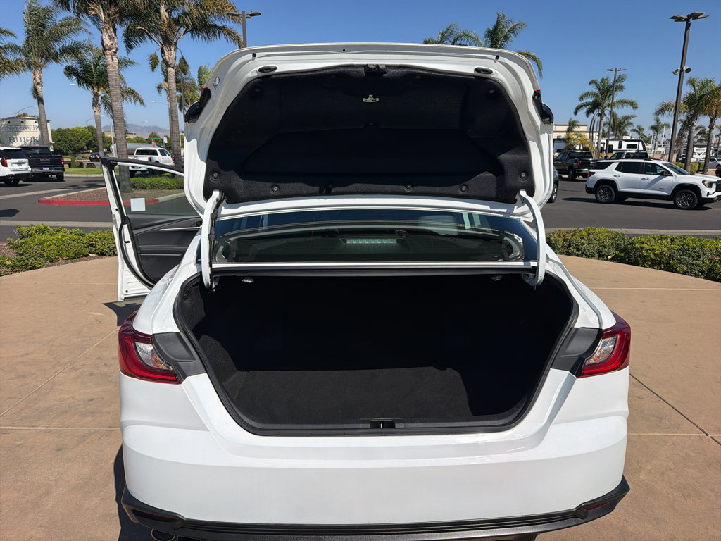 Used 2025 Toyota Camry SE FWD image 18