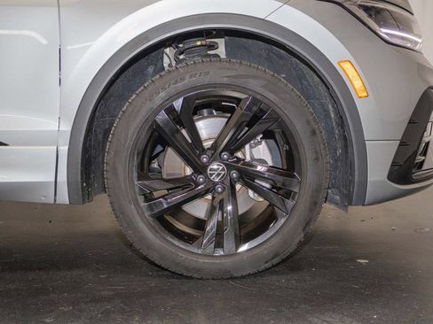 Used 2023 Volkswagen Tiguan SE R-Line AWD/4WD image 6