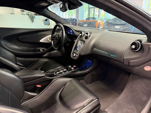 Used 2023 McLaren GT RWD image 18