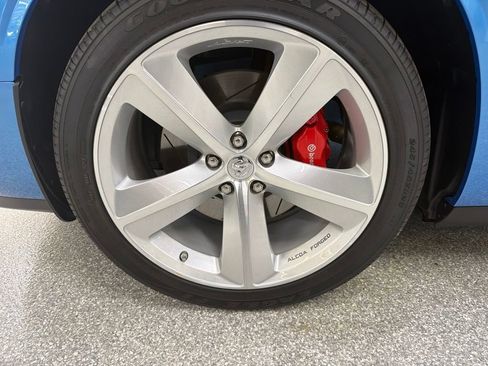 Used 2009 Dodge Challenger SRT8 w/ SRT Option Group II RWD image 5