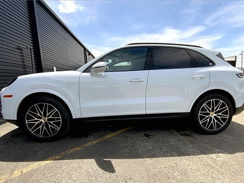 Used 2025 Porsche Cayenne image 2