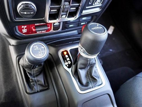 New 2025 Jeep Gladiator Willys image 40