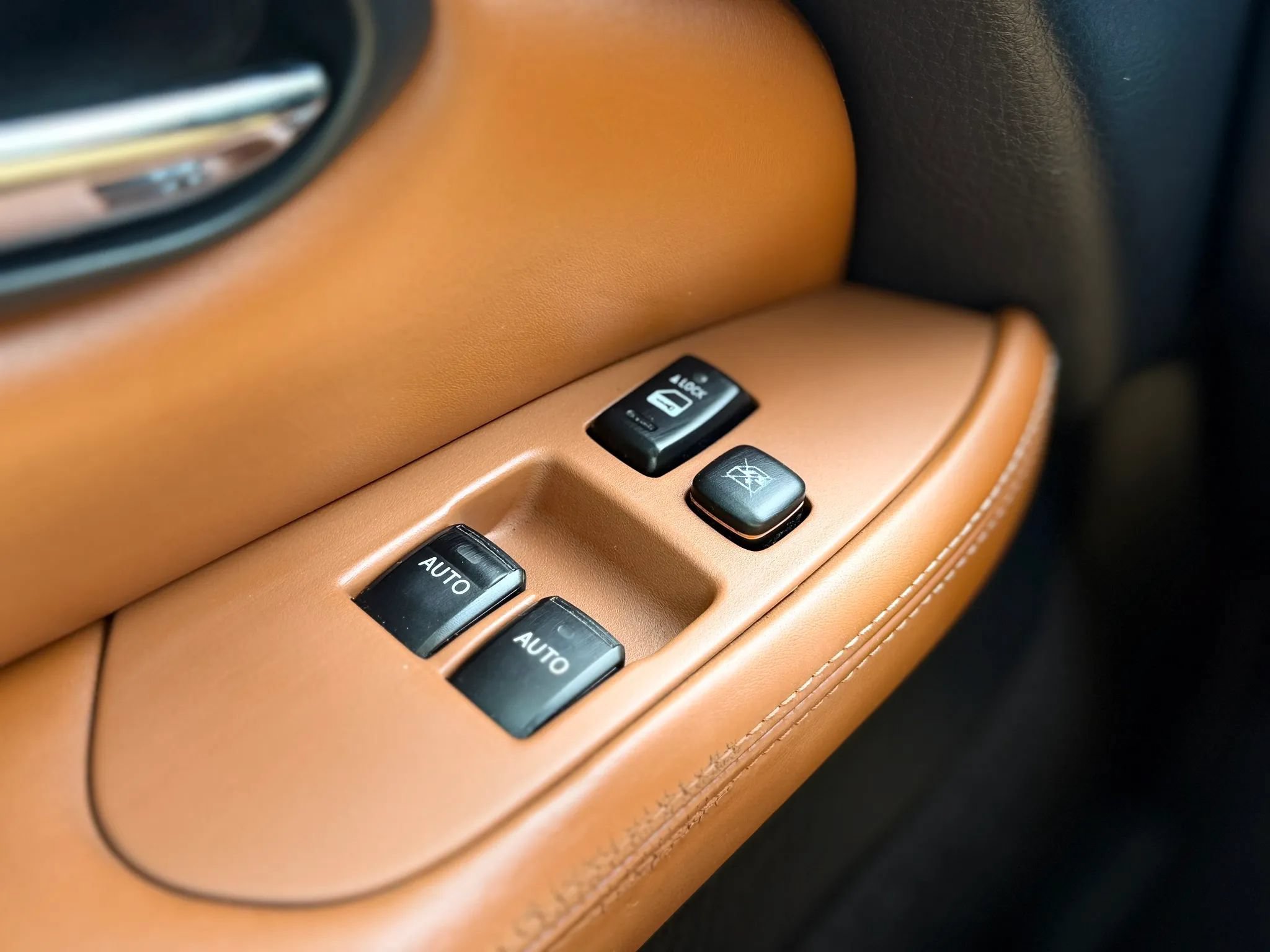 Used 2005 Lexus SC 430 Convertible RWD image 37