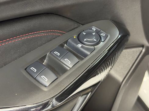 Used 2025 Chevrolet Trax RS image 10