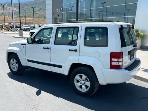 Used 2010 Jeep Liberty Sport AWD/4WD image 11